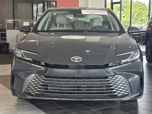 Certified 2025 Toyota Camry XLE FWD image 10