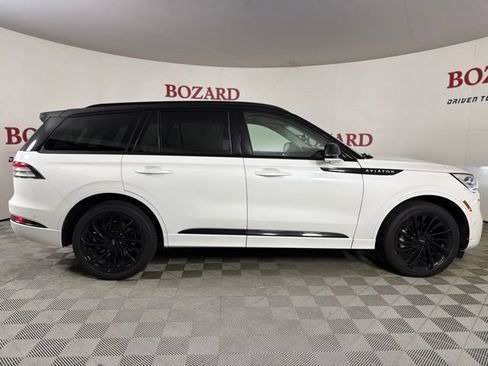Used 2024 Lincoln Aviator Black Label AWD/4WD image 9