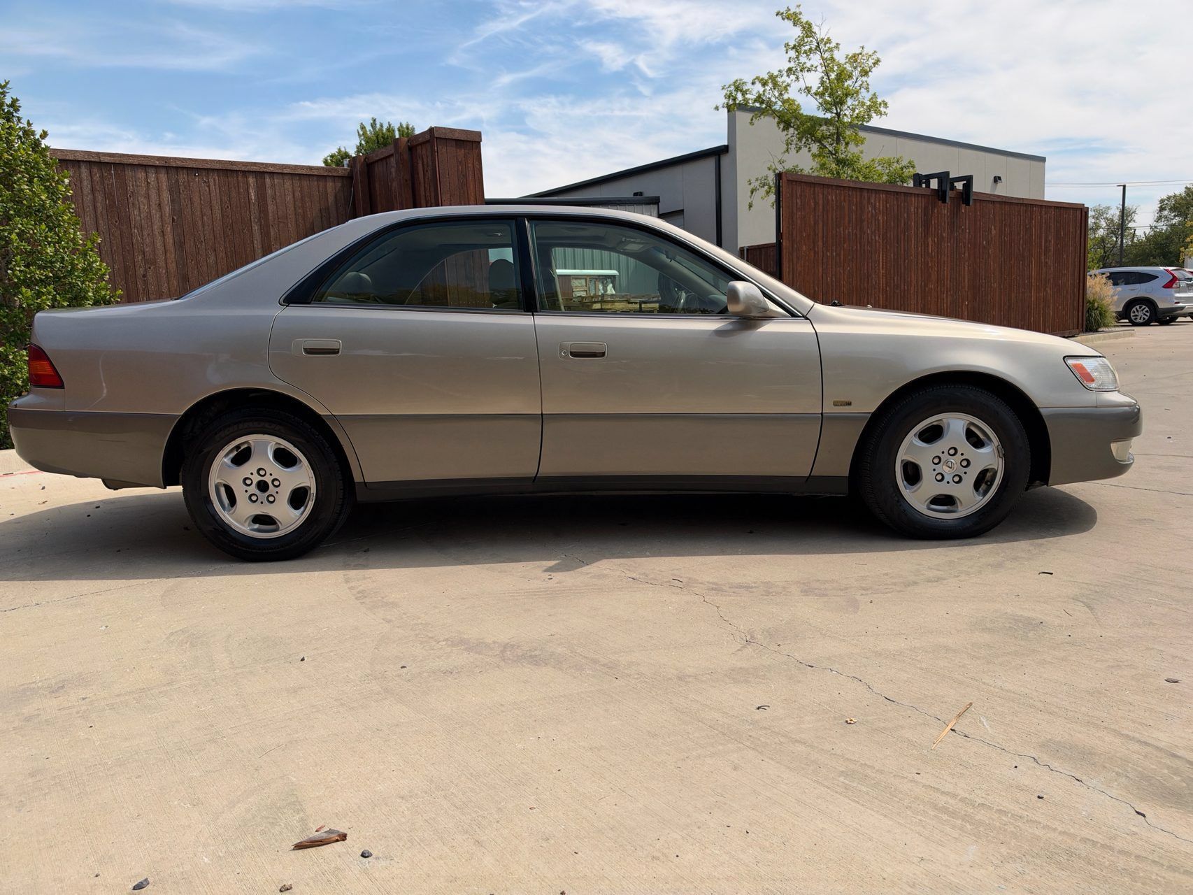 Used 1999 Lexus ES 330 FWD image 2