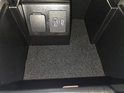 Used 2023 Ford Explorer XLT w/ Equipment Group 202A AWD/4WD image 24