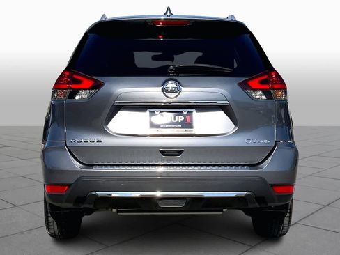 Used 2018 Nissan Rogue SV image 5
