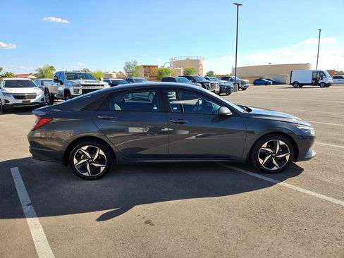 Used 2023 Hyundai Elantra SEL w/ Convenience Package FWD image 6