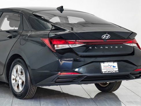 Used 2021 Hyundai Elantra SE w/ Cargo Package image 59
