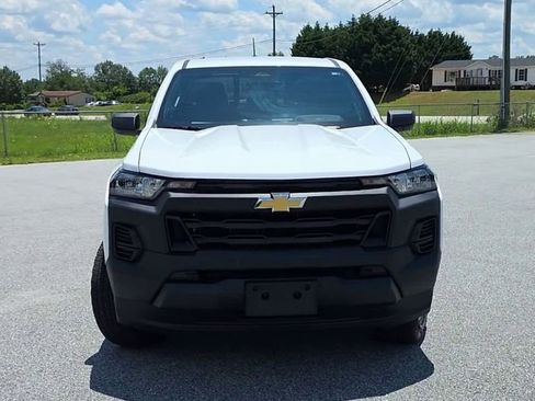 Used 2024 Chevrolet Colorado W/T RWD image 3