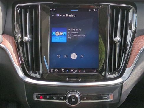 Used 2025 Volvo S60 B5 Plus image 16