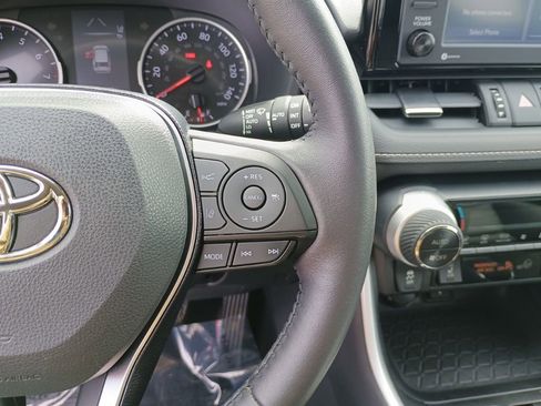 Used 2021 Toyota RAV4 XLE Premium image 27