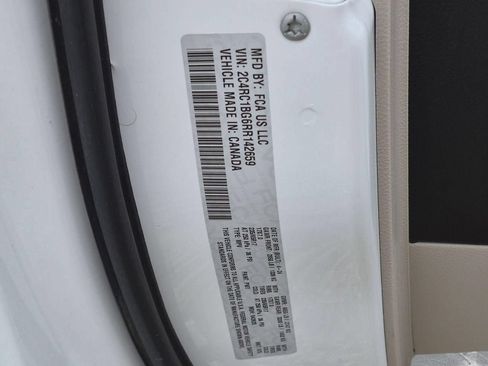 Used 2024 Chrysler Pacifica Touring-L FWD image 34