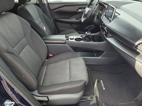 Used 2025 Nissan Rogue SV image 17