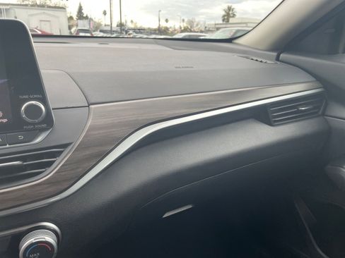 Used 2025 Nissan Altima 2.5 SV image 30