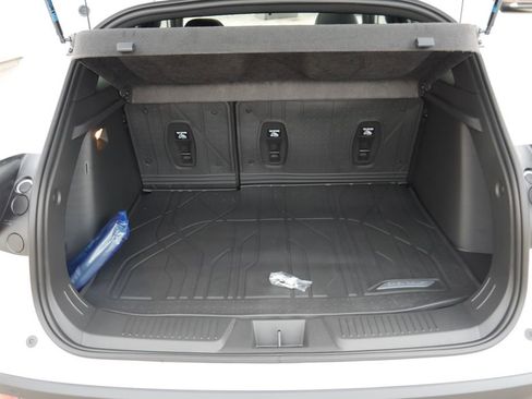 New 2026 Chevrolet Trax RS w/ Sunroof Package FWD image 28