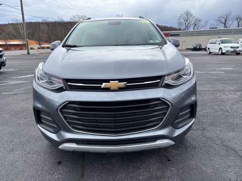 Used 2020 Chevrolet Trax LT w/ LT Convenience Package image 2