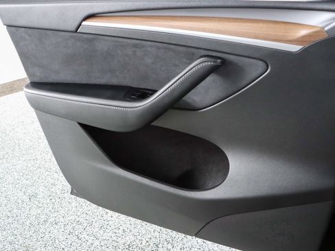 Used 2025 Tesla Model Y Long Range image 19