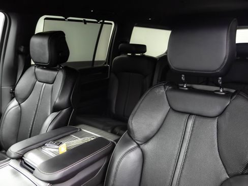 Used 2023 Jeep Wagoneer Series III w/ Convenience Group I image 17