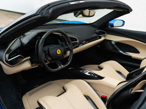 Used 2023 Ferrari 296 GTS RWD image 5