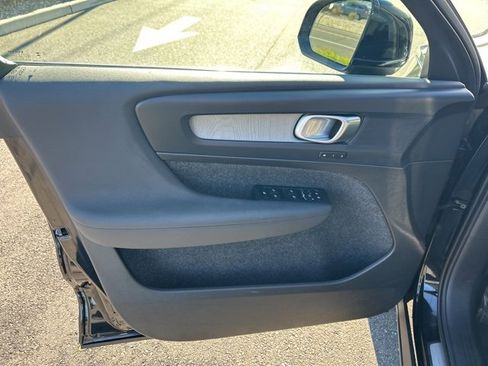 Certified 2025 Volvo XC40 B5 Core image 16