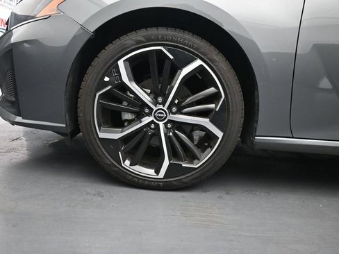 Used 2024 Nissan Altima 2.5 SR FWD image 12