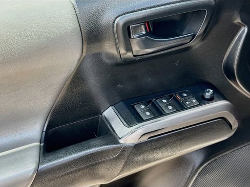 Used 2021 Toyota Tacoma TRD Sport AWD/4WD image 18