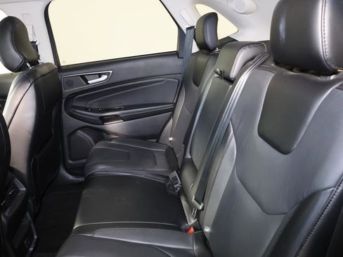Used 2018 Ford Edge Titanium image 24