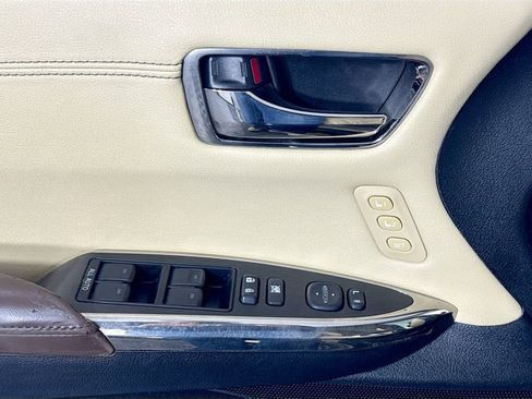 Used 2013 Toyota Avalon Limited image 22