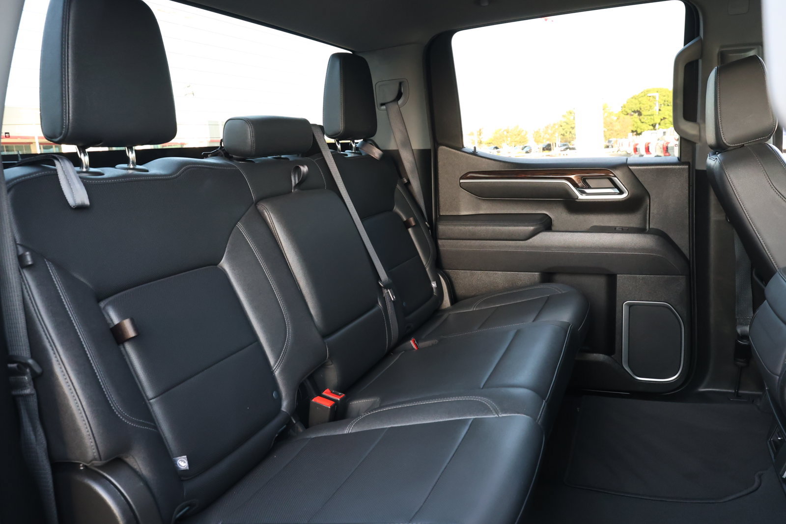 Used 2025 GMC Sierra 1500 SLT AWD/4WD image 32