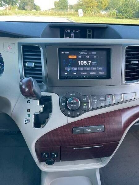 Used 2011 Toyota Sienna XLE FWD image 23