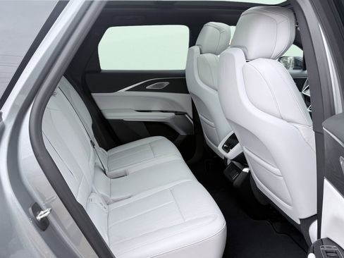 Used 2024 Cadillac Lyriq Luxury image 39