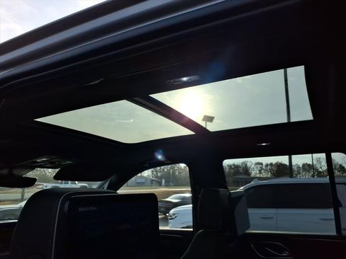 Used 2023 Chevrolet Tahoe Premier w/ Advanced Technology Package image 10