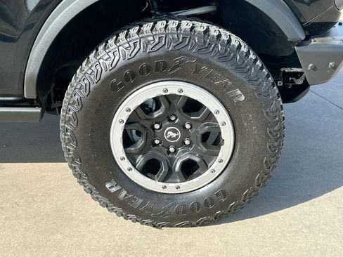 Used 2023 Ford Bronco Badlands image 10