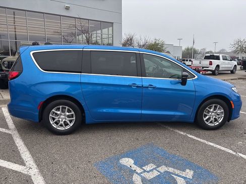 New 2026 Chrysler Pacifica Select image 32
