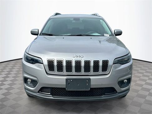 Used 2019 Jeep Cherokee Latitude w/ Cold Weather Group image 2