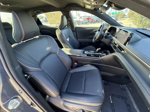 Used 2025 Toyota Crown XLE image 16