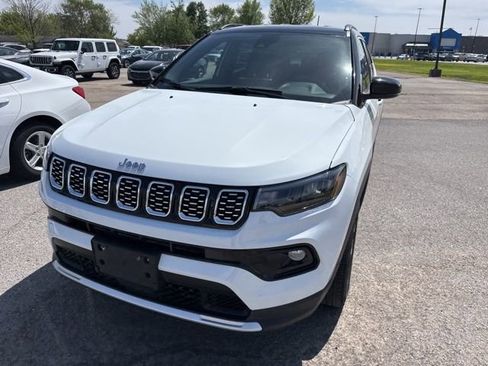 Used 2025 Jeep Compass Limited AWD/4WD image 4