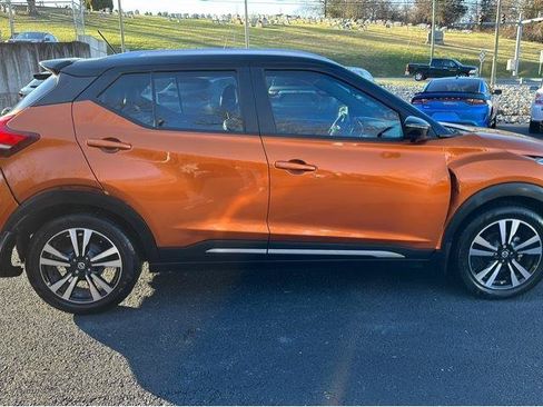 Used 2019 Nissan Kicks SR w/ SR Premium Package FWD image 6