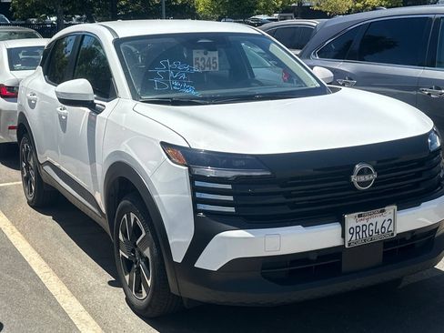 Used 2025 Nissan Kicks SV AWD/4WD image 2