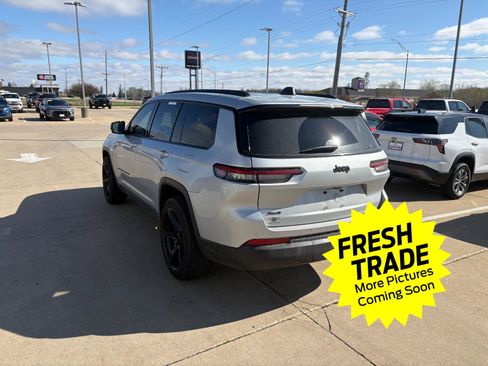 Used 2024 Jeep Grand Cherokee L Laredo image 2