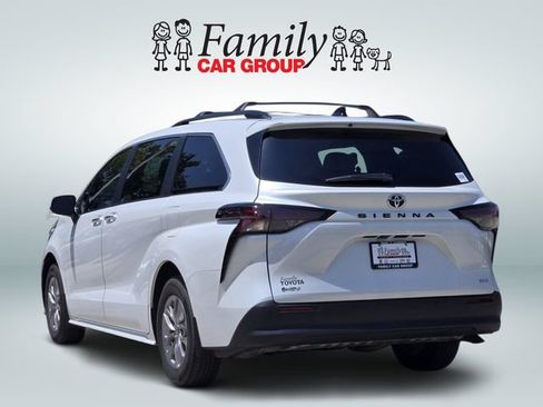 Used 2026 Toyota Sienna XLE FWD image 3