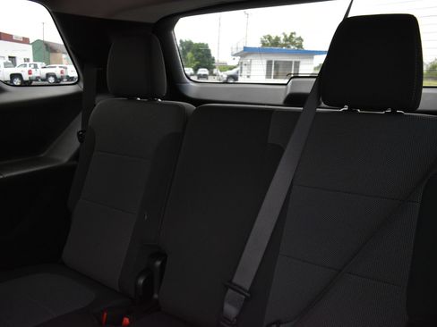 Used 2021 Chevrolet Traverse LT FWD image 18
