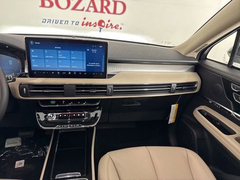 New 2026 Lincoln Corsair Premiere image 12