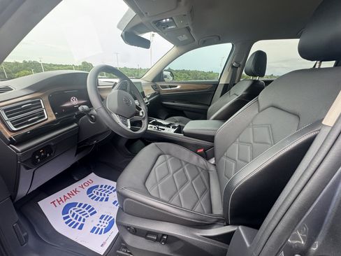Used 2024 Volkswagen Atlas SE w/ Black Wheel Package FWD image 20