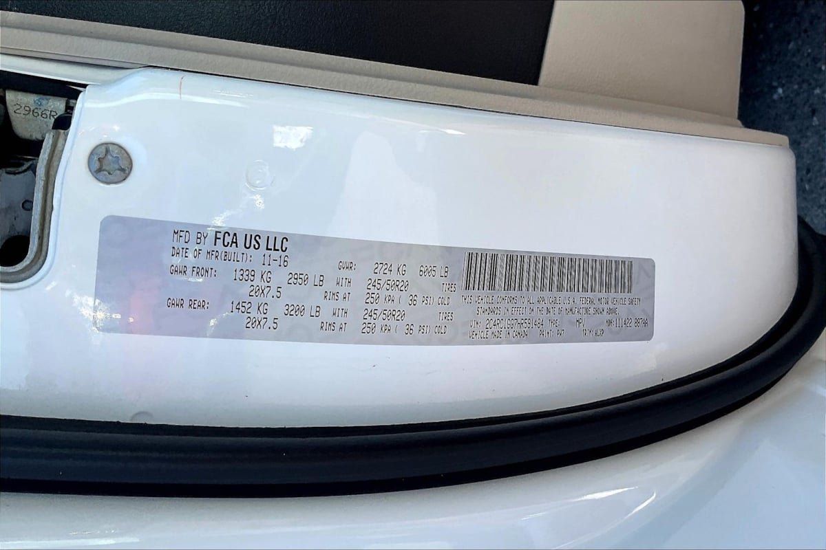 Used 2017 Chrysler Pacifica Limited w/ UConnect Theater Package FWD image 18