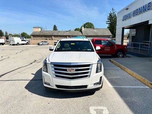 Used 2019 Cadillac Escalade Premium Luxury AWD/4WD image 2