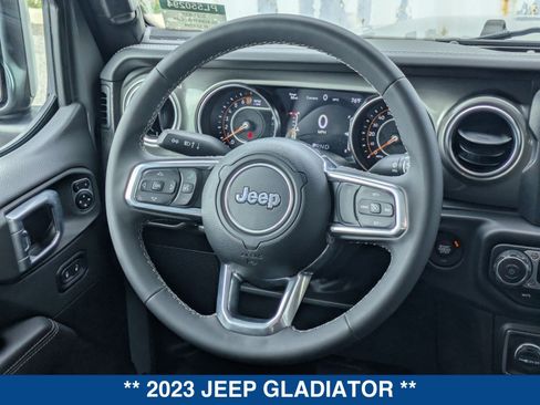 Used 2023 Jeep Gladiator Overland AWD/4WD image 19