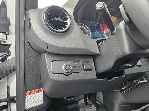 Used 2023 Mercedes-Benz Sprinter 4500 image 12