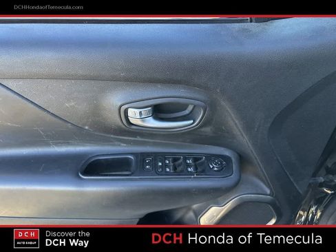 Used 2019 Jeep Renegade Limited image 15