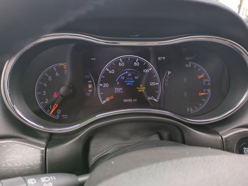Used 2018 Jeep Grand Cherokee Altitude RWD image 11