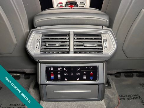 Used 2019 Lamborghini Urus AWD/4WD image 21