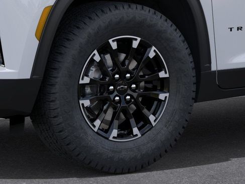 New 2026 Chevrolet Traverse Z71 w/ Driver Confidence Package AWD/4WD image 9