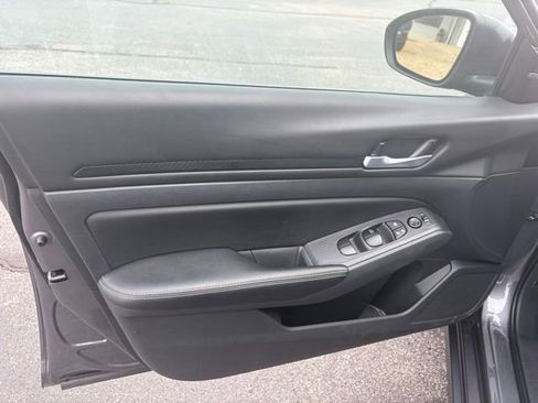 Used 2025 Nissan Altima 2.5 SV image 22