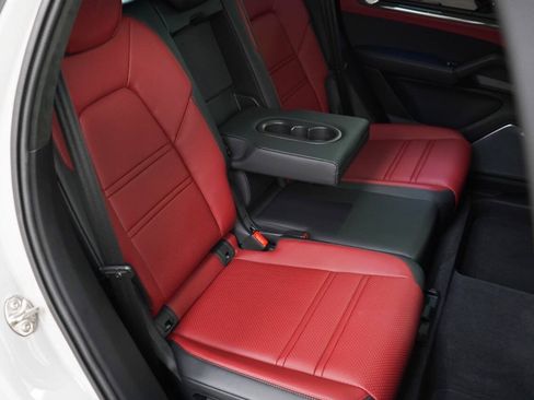 Used 2025 Porsche Cayenne GTS AWD/4WD image 78