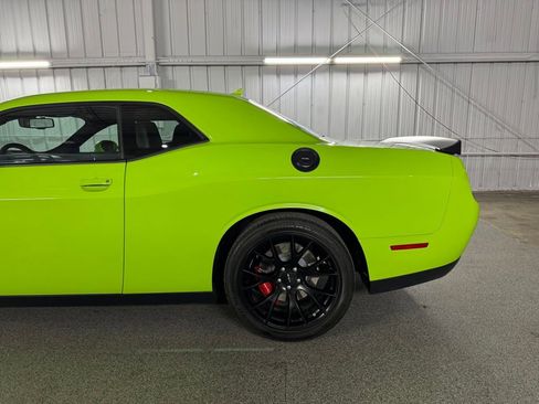 Used 2015 Dodge Challenger SRT Hellcat RWD image 15